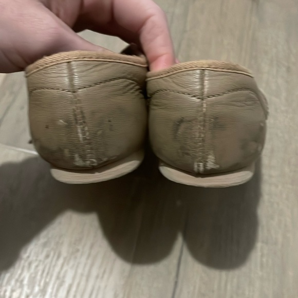 Kids Capezio tan lace up jazz shoes - Picture 3 of 5